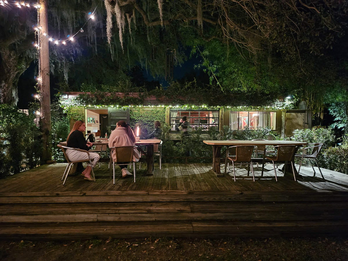 outdoor sitting space with greenery